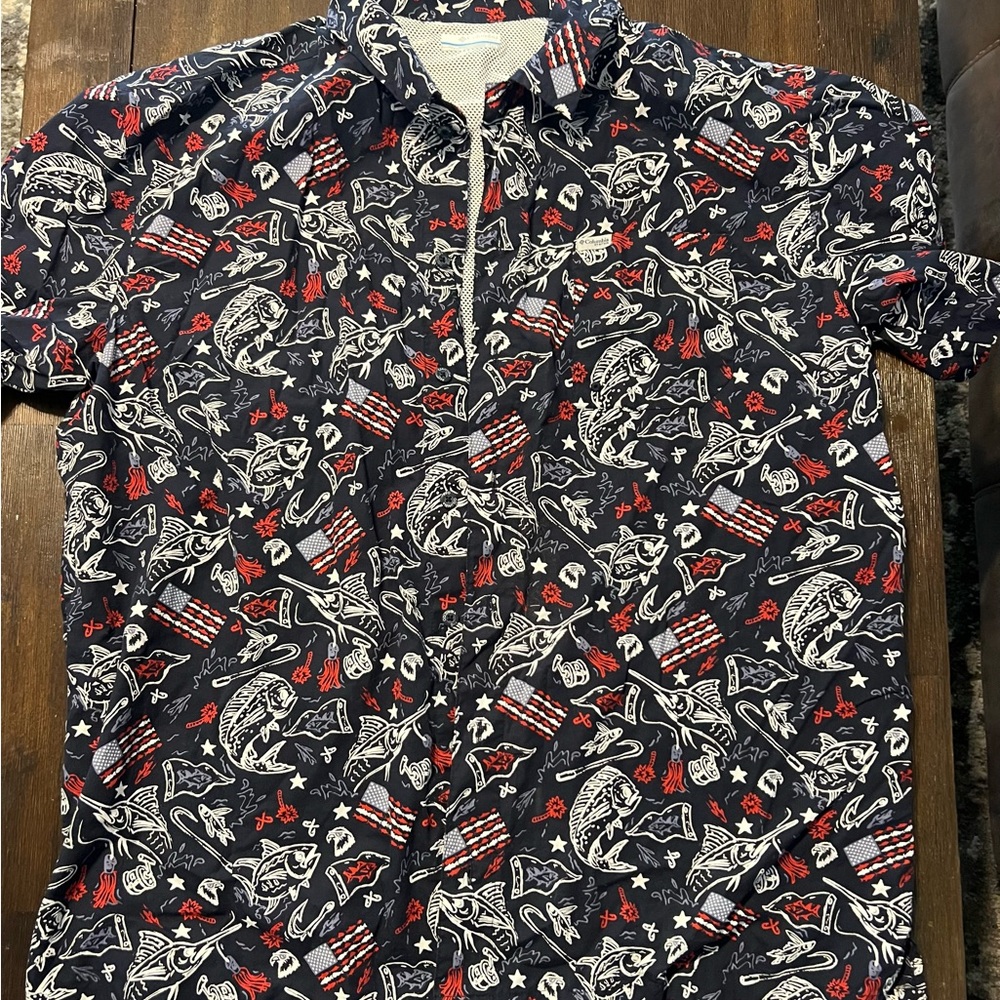 Columbia Casual Button Down Shirt in Blue and Red